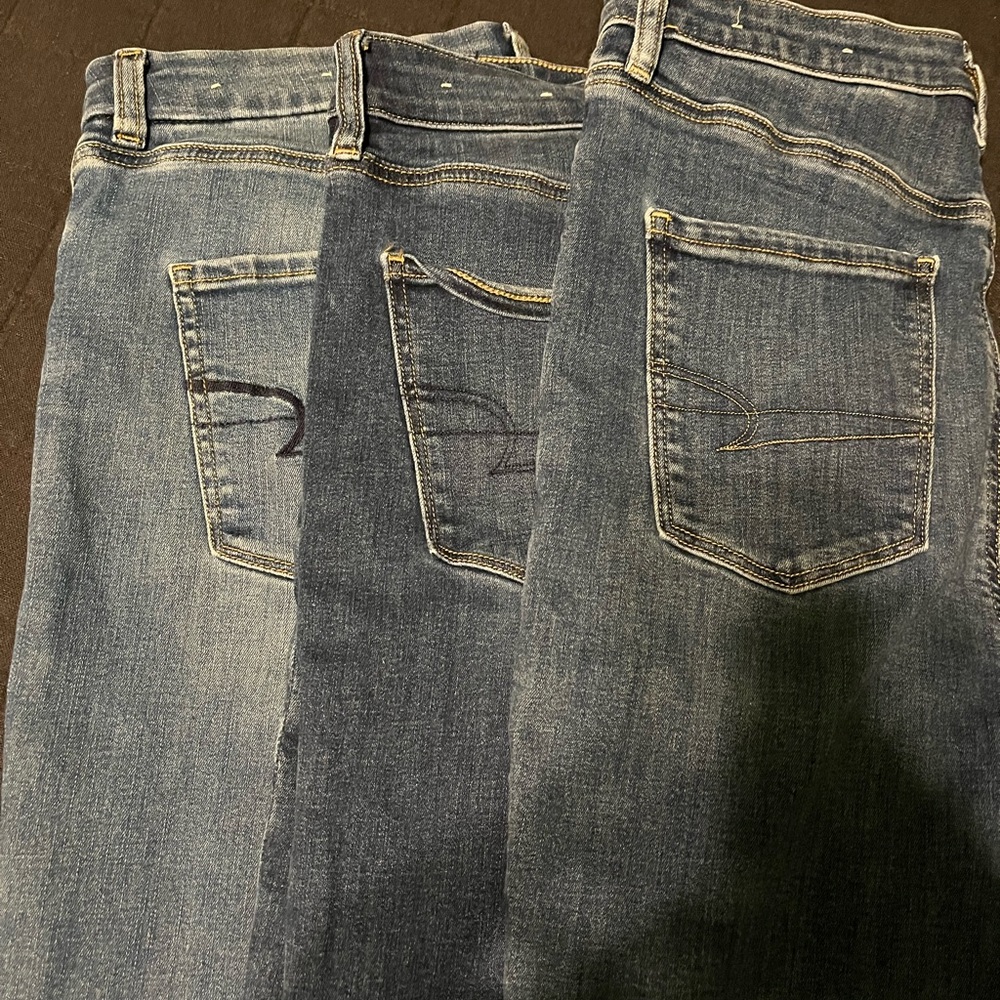 American Eagle Outfitters Dark and Light Blue Jeans (3)